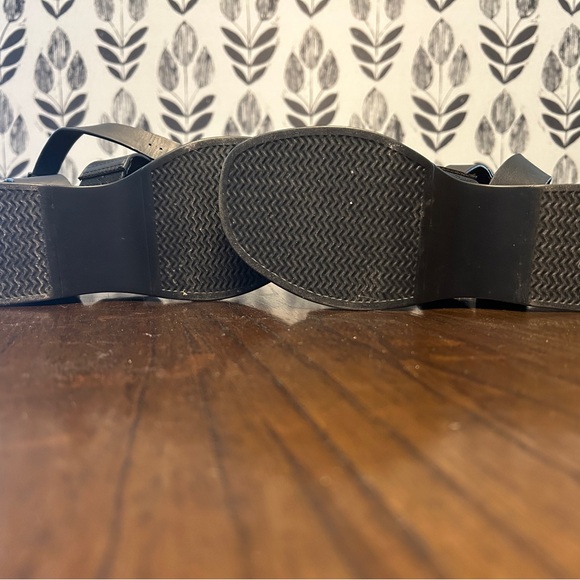 Call it Spring platform sandals - Picture 5 of 5